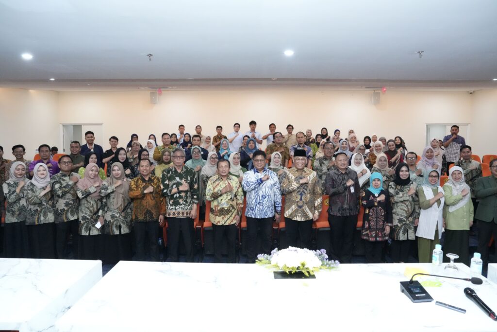 Bersama seluruh perserta kuliahn tamu